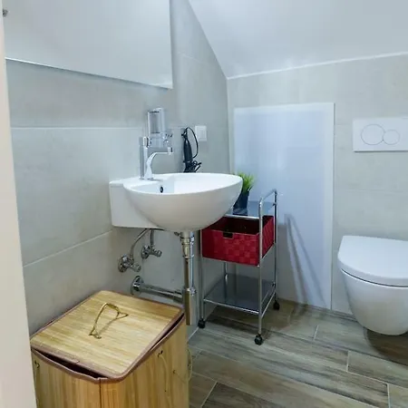 Miniloft Rosso · Mini-loft Centro. Wifi&aria Condizionata Sanremo